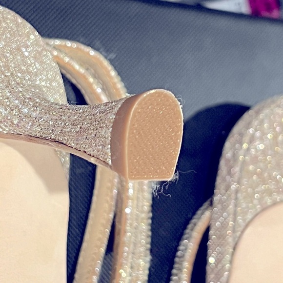 S37. NWT Badgley Mischka Telissa Kitten Heel Sandal Size 9.5 - Picture 4 of 6